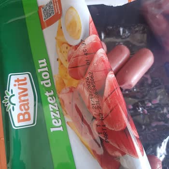 Banvit Sosisinde Sulanma Ve Pembe Sulara Karşı Gıda Güvenliği Endişesi Ve İade Talebi