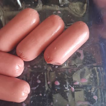 Banvit Sosisinde Sulanma Ve Pembe Sulara Karşı Gıda Güvenliği Endişesi Ve İade Talebi