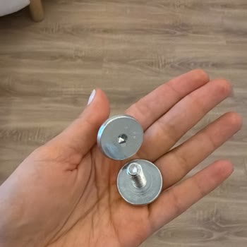 Teslimat Gecikmesi, Yanlış Renk Ve Hatalı Montajla Kumaşta Delik