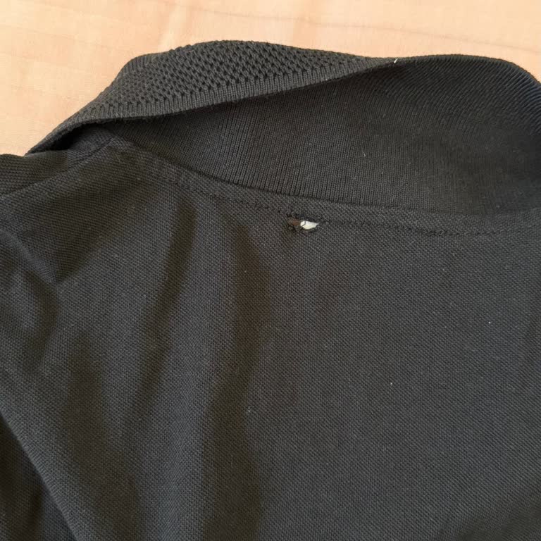 Sadece Bir Kez Kullanılan Polo T-Shirt’te Boyun Dikişi Erken Kopma