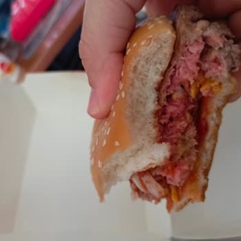 McDonald's'tan Pişmemiş Burger Ve Yetersiz Kupon İadesi Talebi