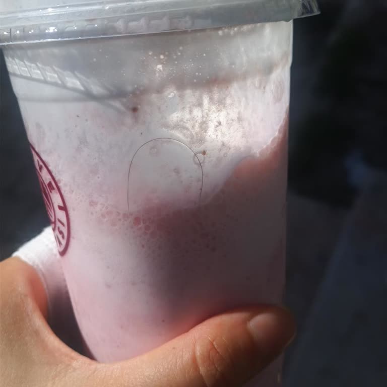 Kahve Dünyası Sakarya Agora AVM Şubesinde Milkshake'te Saç Bulunması