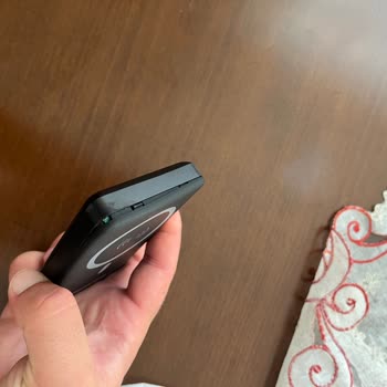 Media Markt'tan Sıfır İddia Edilen, Parçalanmış Ve Bantlı Powerbank