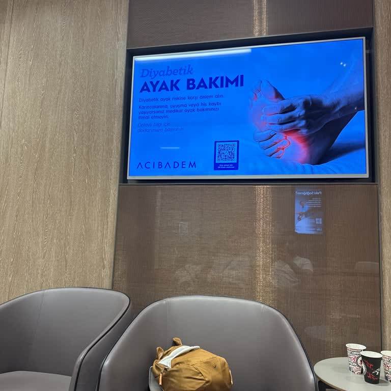 Acıbadem Ataşehir Hastanesinde Çocuk Acil Servisinde Uzun Bekleme Ve İlgisiz Doktor Yaklaşımı