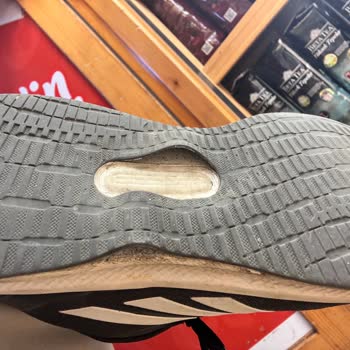 Adidas Ayakkabısının Alt Tabanı 2 Ayda Açıldı, Kalite Sorunu