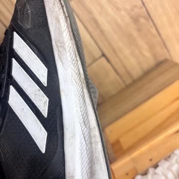 Adidas Ayakkabısının Alt Tabanı 2 Ayda Açıldı, Kalite Sorunu