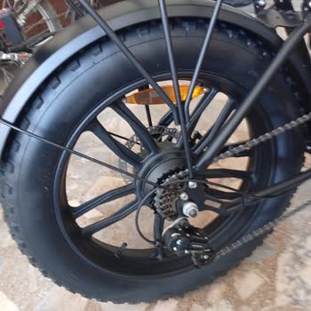 Kırık Kadro Ve Hasarlı Katlama Kilidi Olan Elektrikli Bisiklet, Eksik Belgelerle