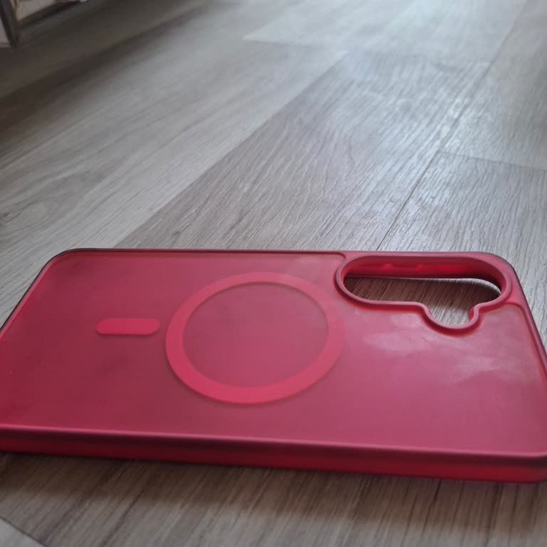 Renk Atan Telefon Kılıfı Ve Satıcının İlgisiz Tutumu