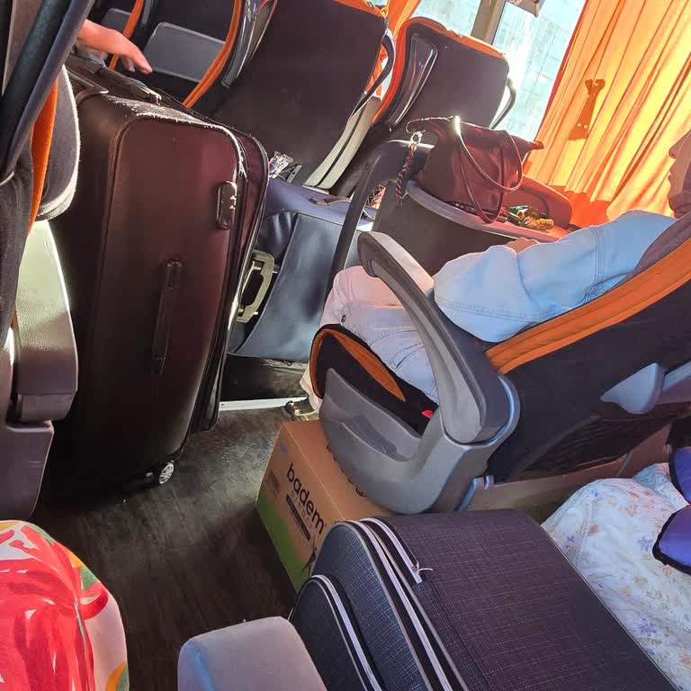 Otobüs Koridoru Valizlerle Kapalı, Güvenlik İhlali Ve Gecikme