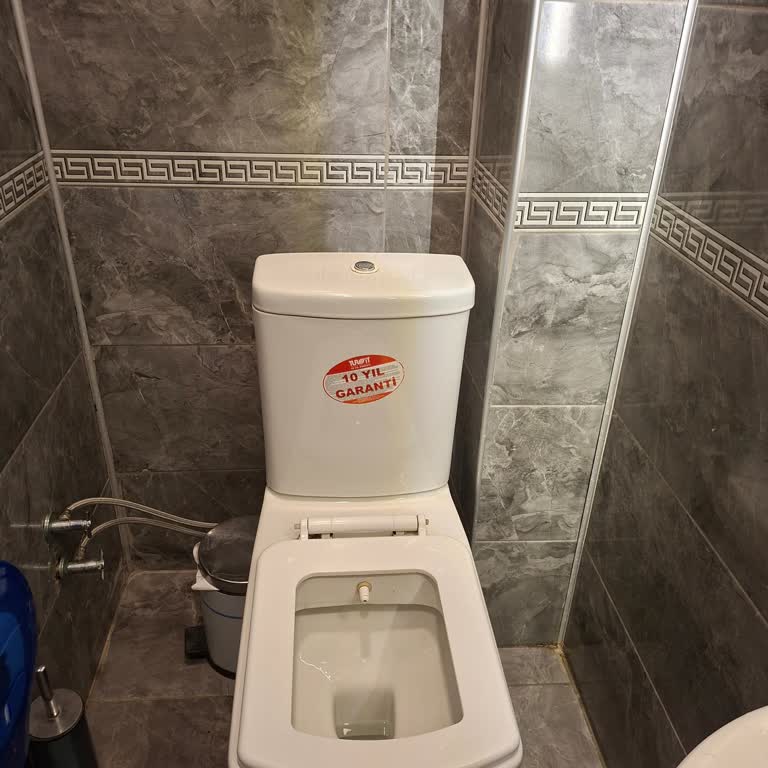 Soğuk Döner, Kırık Tuvalet Kapağı Ve Hizmet Gecikmesi Şikayeti