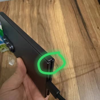 Samsung Z Fold 8 Ultra Model Telefonumda Çerçeve Boya Atması Garanti Talebi