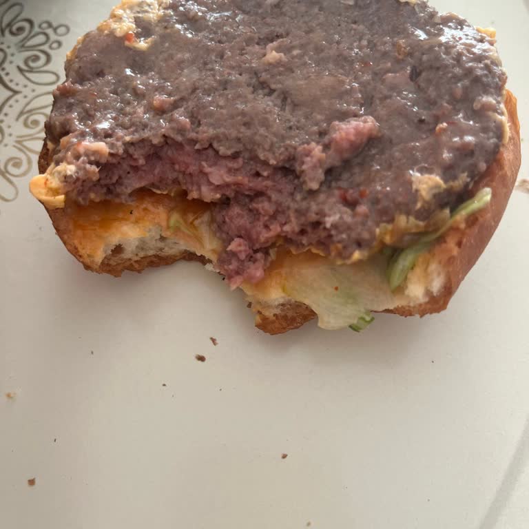 Migros Yemek Bozuk Ve Çiğ Hamburger İçin Tam İade Talebi