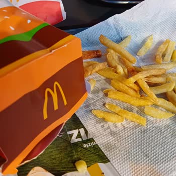 Florya McDonald’s Şubesinde Bayat Patates Ve Soğuk Hamburger Şikayeti