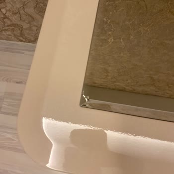 Kırık Konsol Aynası Ve Yanlış Montajlı Sandalyeler İçin Çözüm Talebi