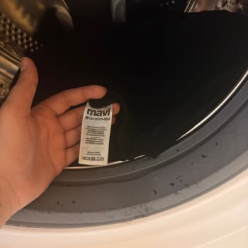 Mavi Kapüşonlu Cekette Tüylenme Sorunu Ev Ve Çamaşır Makinesini Kirletti