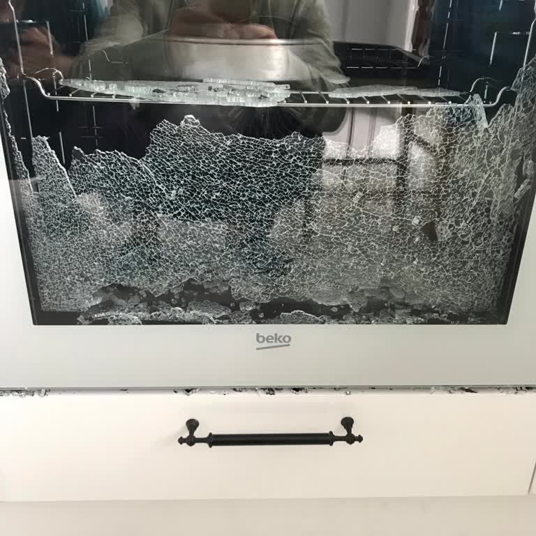 Camı Patlayan Beko Ankastre Fırın İçin Ücret İadesi Talebi