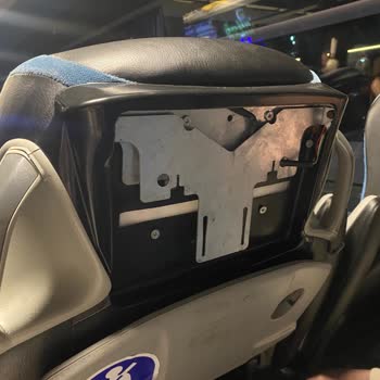 Kırık Koltuk Ve Açıkta Keskin Metal Parçaları Güvenlik Riskine Yol Açıyor