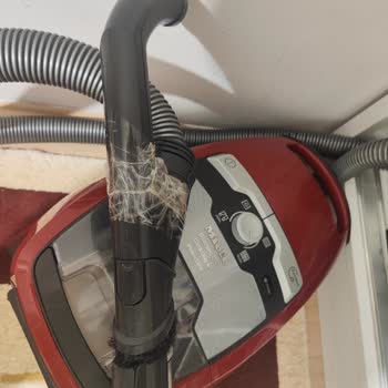 Miele Süpürgenin Tutma Sapı Kırıldı, Parça Fiyatı Aşırı Yüksek