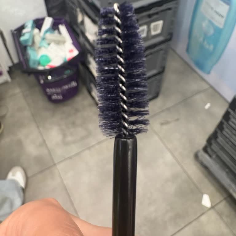 Boş Maskara Ve Kaba Mağaza Hizmeti