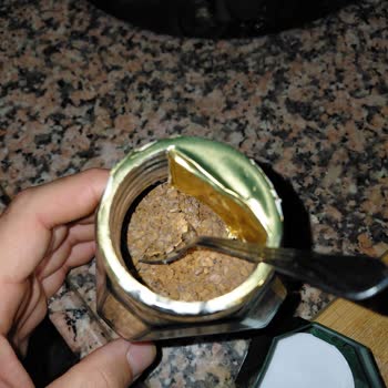 Monarch Gold Ve Cronat Gold Granül Kahvelerde Beyaz Pamuklu Oluşum Ve Sağlık Endişesi