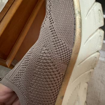 Gold Detayları Hızla Aşınan Skechers Ayakkabılar Ve Tekrarlanan Değişim Süreci
