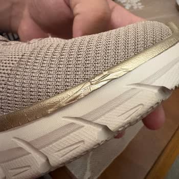 Gold Detayları Hızla Aşınan Skechers Ayakkabılar Ve Tekrarlanan Değişim Süreci