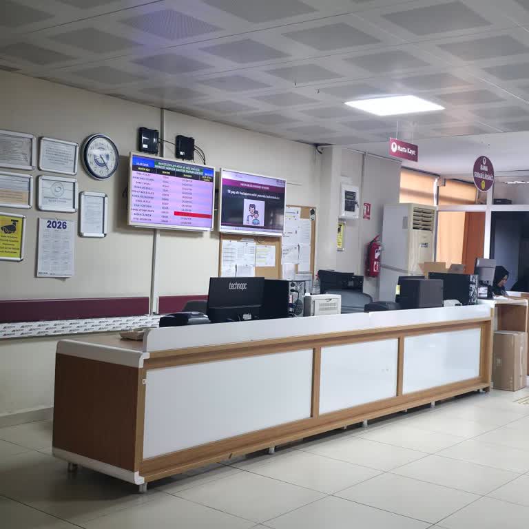 Acil Bölümde Memur Eksikliği Hastaları Bekletiyor