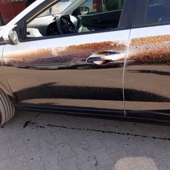 Uyarı Levhası Eksikliği Ve Sıcak Asfalt Çalışması Araçta Büyük Masraflara Yol Açıyor