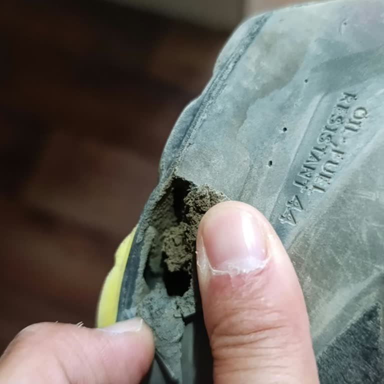 Uvex 8544 SRC İş Ayakkabısının Alt Tabanı Parçalandı, Geri Dönüş Yok