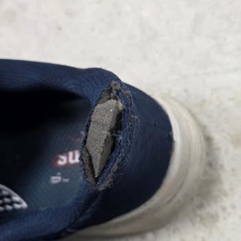 Skechers Slip‑Ins Özelliği Üç Ayda Deforme Olmuş Ve Topuk Yırtılmış