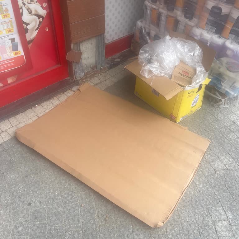 Şok Markette Geri Dönüşüm Kutuları Eksik, Çevre Kirliliği Oluştu