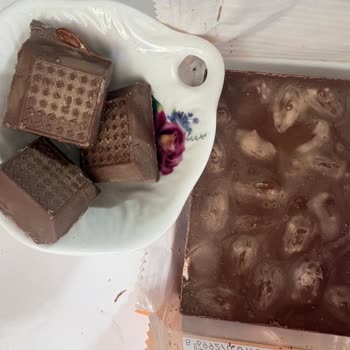 Kahve Dünyası Bademli Çikolata Bozuk Çıktı: Son Kullanma Tarihi Geçmemiş Ve Sağlık Endişesi