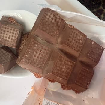 Kahve Dünyası Bademli Çikolata Bozuk Çıktı: Son Kullanma Tarihi Geçmemiş Ve Sağlık Endişesi