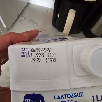 A101 Şubesinde Satılan Birşah Laktozsuz Sütte Böcek Keşfedildi