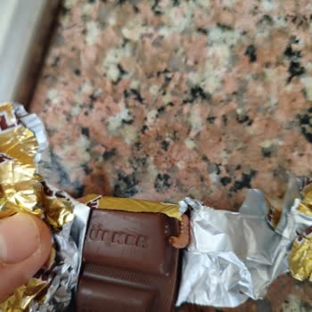 Ülker Çikolatasında Kurt Görülmesi Hijyen Ve Kalite Kontrol Sorunu