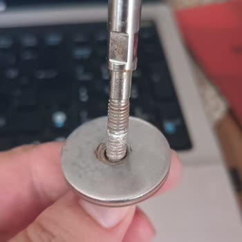 Seramiksan Klozet Kapak Vida Parçası Bulunamıyor Ve Yedek Talep Ediliyor