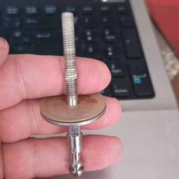 Seramiksan Klozet Kapak Vida Parçası Bulunamıyor Ve Yedek Talep Ediliyor