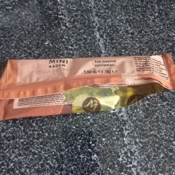 Magnum Mini Bademli Dondurmasında Boğaza Tehdit Eden Odun Parçaları Ve Yetersiz Şirket Teklifi