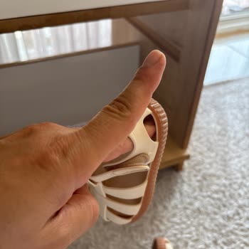 İgor Çocuk Sandaleti Cırt Bantları Tutmuyor, Taban Erimeye Başladı