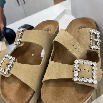 Bej Süet Platform Terlik İlk Saatte Kırıldı, Mağaza Çözüm Sunmadı