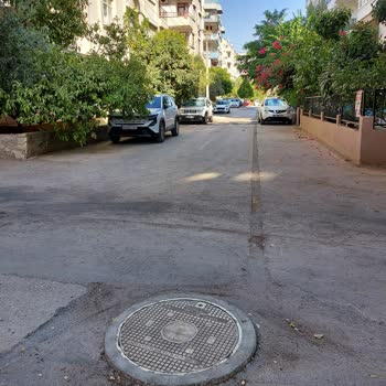 Vodafone Net’in Altyapı Çalışması Sonrası Bozuk Asfalt Ve Rögar Kapağı