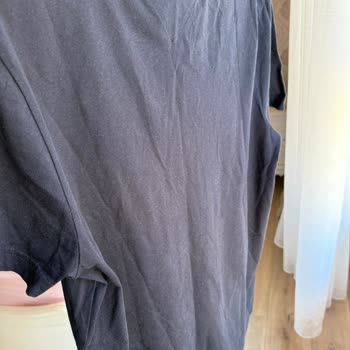 Tommy Hilfiger Tişörtte Yıkamaya Uygun Kullanıma Rağmen Renk Solması Ve Garanti Reddi