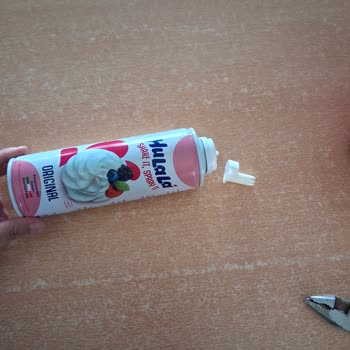 Migros Hulala Shake It Sprey Kremde Sıkma Düğmesi Kırıldı