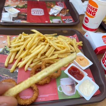 Yanmış Patates Ve Soğan Halkalarında Sert Personel Tutumu Şikayet Edildi