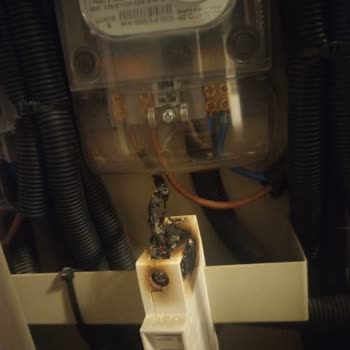 Ayedaş’ın Müdahalesizliği Ve Elektrik Panosu Yangını Nedeniyle 24 Bin TL’lik Özel Elektrikçi Masrafı