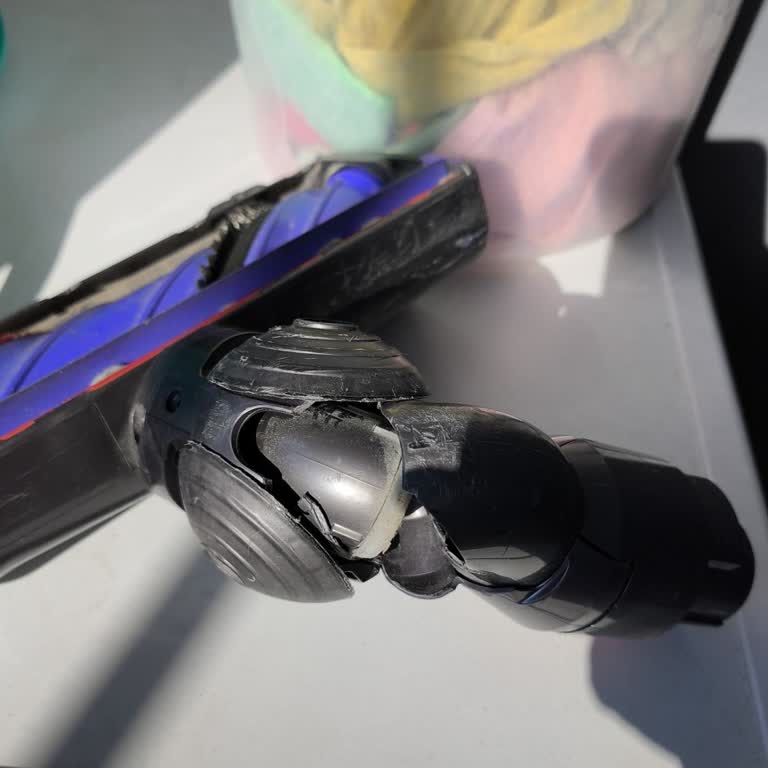 Dyson V8 Başlık Parçası Kırıldı, Garanti Kapsamı Dışında Bırakıldı