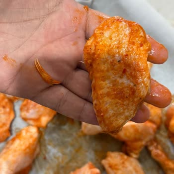 Soslu Tavuk Kanatlarında Tüy Olması Hijyen İhlali