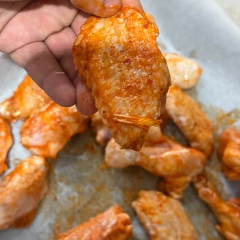 Soslu Tavuk Kanatlarında Tüy Olması Hijyen İhlali