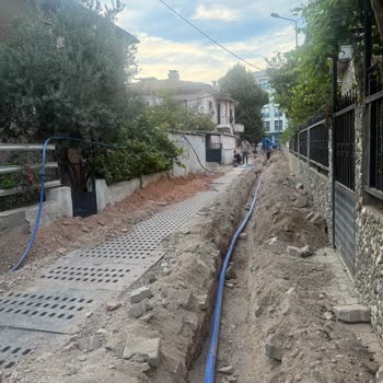 Bayraklı’da Uzun Süreli Kazı Ve Planlı Olmayan Su Kesintileri Mahalleyi Mağdur Ediyor