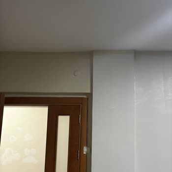Kum Beyazı Boya Duvarlarımızı Su Yeşili Tonuna Dönüştürdü
